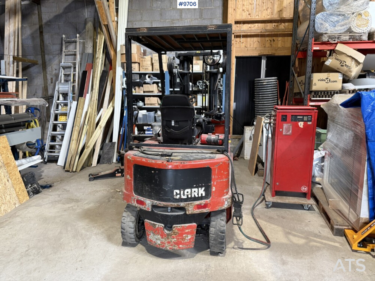 Forklift Clark CEM 25 - Empilhadeira elétrica: foto 3 Forklift Clark CEM 25 - Empilhadeira elétrica: foto 3