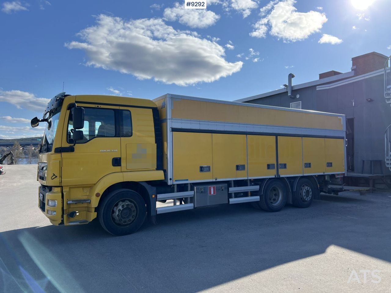 MAN TGM 26.340 6X2 Box truck - Caminhão furgão: foto 1 MAN TGM 26.340 6X2 Box truck - Caminhão furgão: foto 1