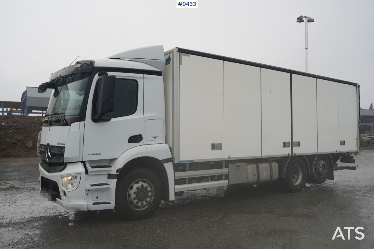 Refrigerated Box truck Mercedes Antos with tail lift (SEE VIDEO) - Caminhão frigorífico: foto 3 Refrigerated Box truck Mercedes Antos with tail lift (SEE VIDEO) - Caminhão frigorífico: foto 3