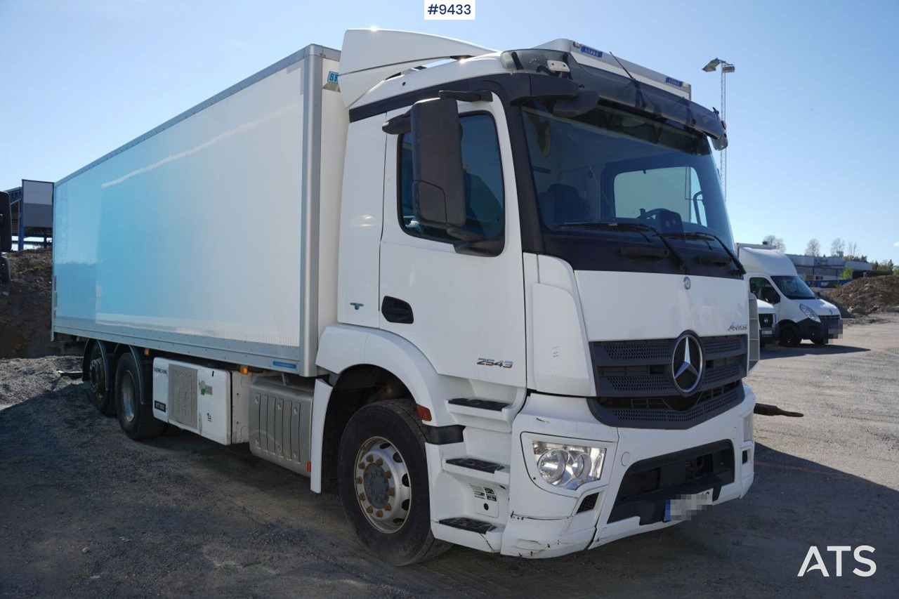Refrigerated Box truck Mercedes Antos with tail lift (SEE VIDEO) - Caminhão frigorífico: foto 2 Refrigerated Box truck Mercedes Antos with tail lift (SEE VIDEO) - Caminhão frigorífico: foto 2