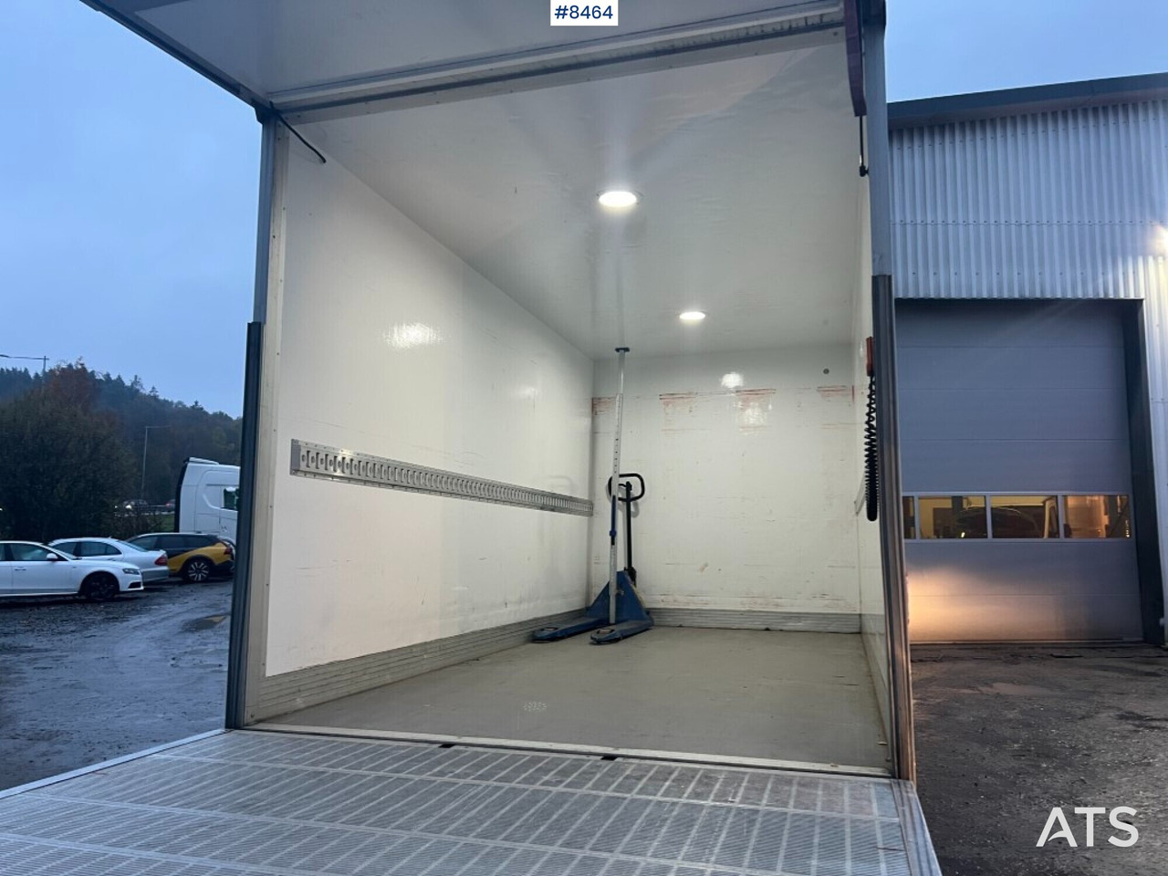 Renault master with tail lift - Carrinha de contentor: foto 4 Renault master with tail lift - Carrinha de contentor: foto 4