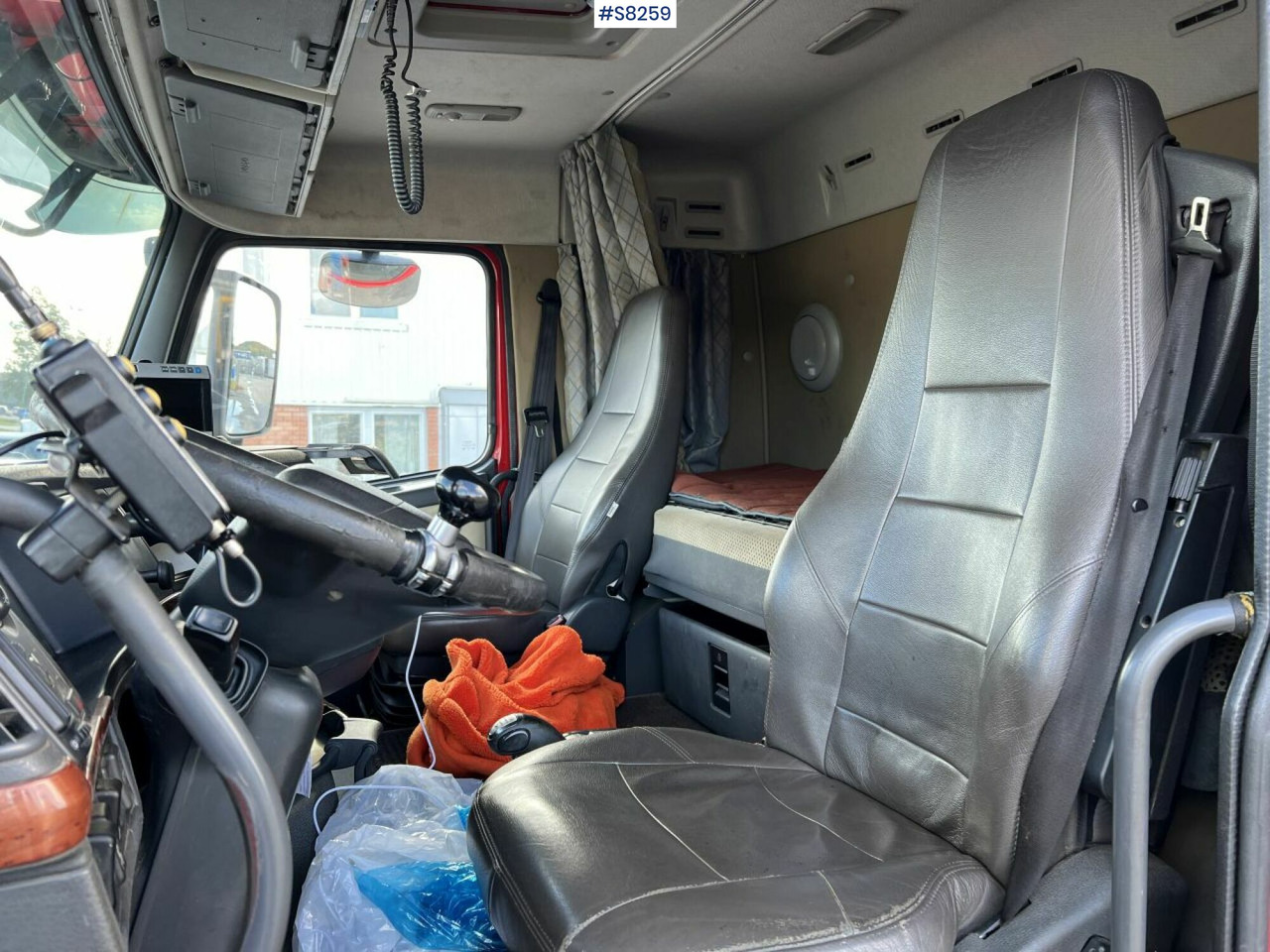 Volvo FH 480 Hook Truck, see video - Caminhão polibenne: foto 5 Volvo FH 480 Hook Truck, see video - Caminhão polibenne: foto 5