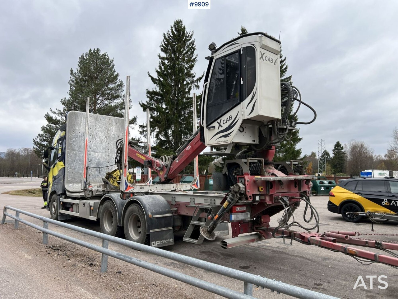 Volvo FH 64R Timber truck with crane and trailer - Caminhão florestal, Caminhão grua: foto 4 Volvo FH 64R Timber truck with crane and trailer - Caminhão florestal, Caminhão grua: foto 4