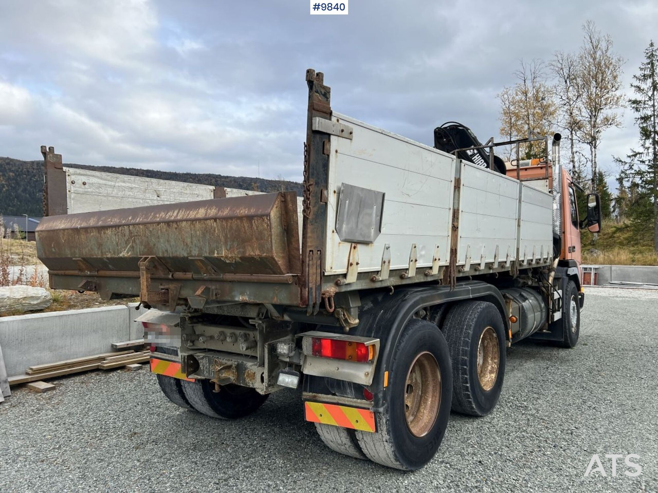 Volvo FM7 crane truck/tipper truck with Hiab 112 (video) - Caminhão basculante: foto 5 Volvo FM7 crane truck/tipper truck with Hiab 112 (video) - Caminhão basculante: foto 5