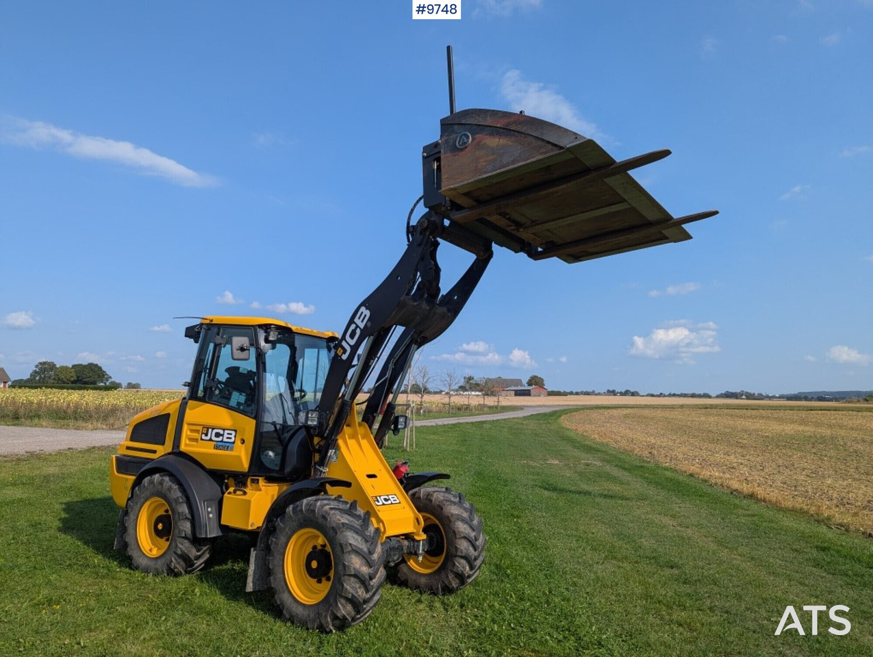 Wheel loader JCB 409 Stage V Nordic Edition 40km/h with attachments - Carregadeira de rodas: foto 2 Wheel loader JCB 409 Stage V Nordic Edition 40km/h with attachments - Carregadeira de rodas: foto 2