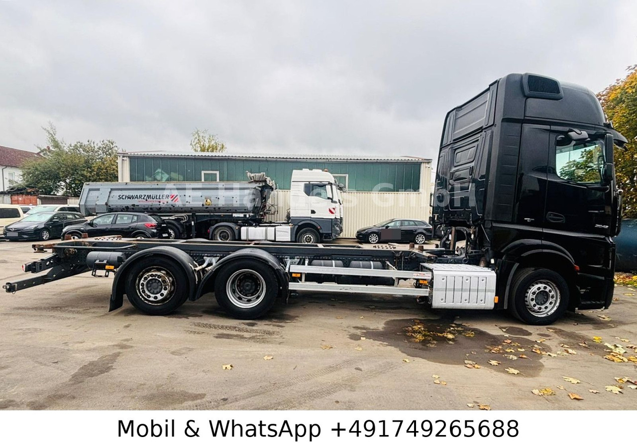 Mercedes-Benz Actros 2542 GigaSpace LL BDF*Retarder/Multi/Lift - Caminhão transportador de contêineres/ Caixa móvel: foto 2 Mercedes-Benz Actros 2542 GigaSpace LL BDF*Retarder/Multi/Lift - Caminhão transportador de contêineres/ Caixa móvel: foto 2