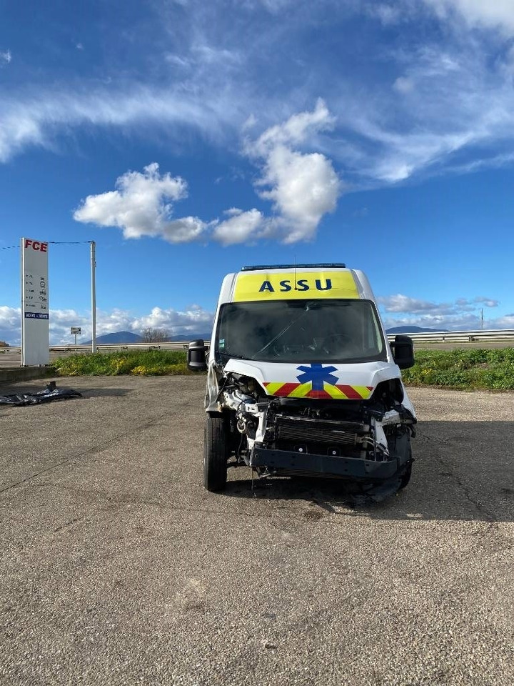 Fiat LES DAUPHINS/DUCATO TORINO 2.3M-Jet 160 endommagée - Carrinha de contentor: foto 2 Fiat LES DAUPHINS/DUCATO TORINO 2.3M-Jet 160 endommagée - Carrinha de contentor: foto 2