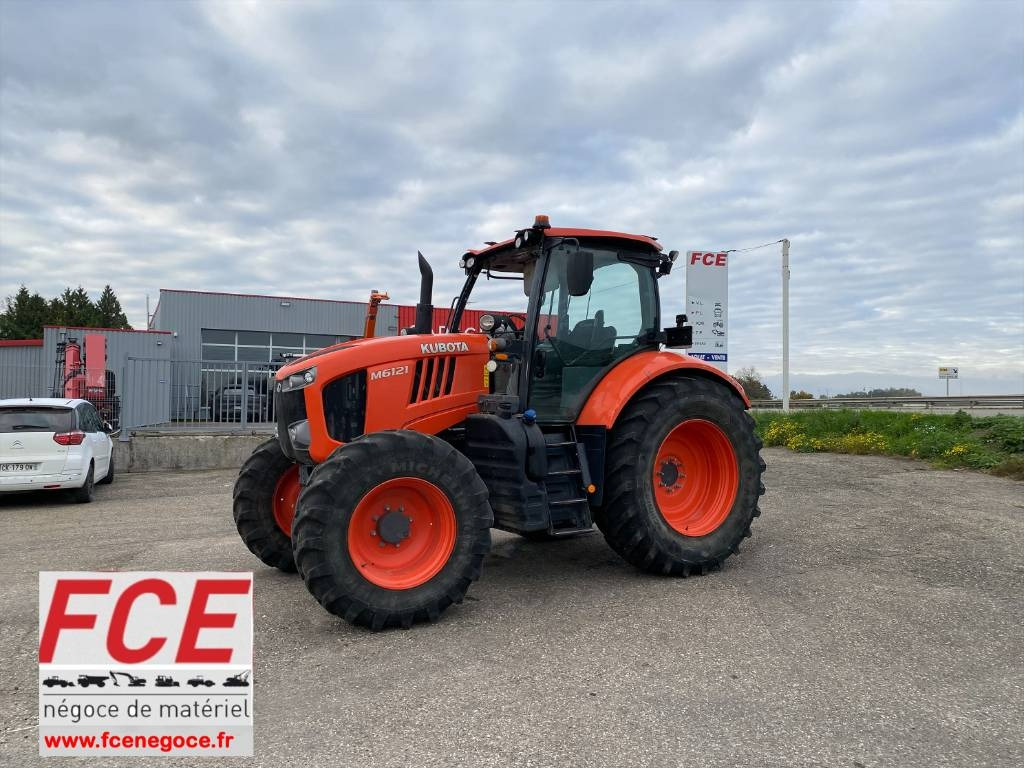 Kubota M6121 Carte Grise Française endommagé - Trator: foto 1 Kubota M6121 Carte Grise Française endommagé - Trator: foto 1