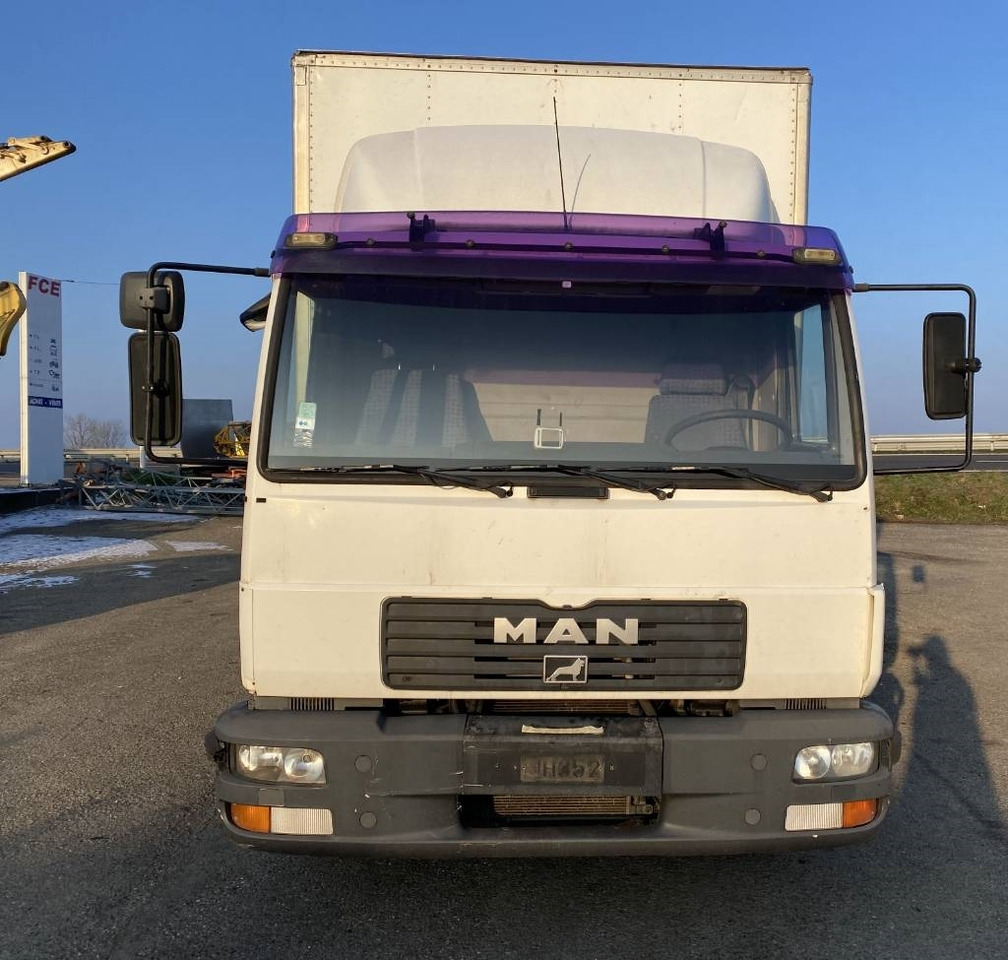 MAN LE 220C a Réparer - Caminhão furgão: foto 2 MAN LE 220C a Réparer - Caminhão furgão: foto 2