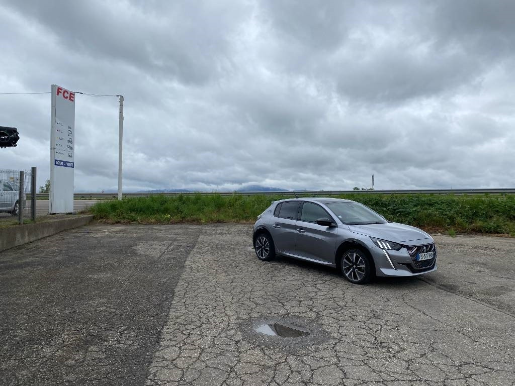 Peugeot e208 136/GT-Line Toit Panoramique 1er Main - Automóvel: foto 3 Peugeot e208 136/GT-Line Toit Panoramique 1er Main - Automóvel: foto 3