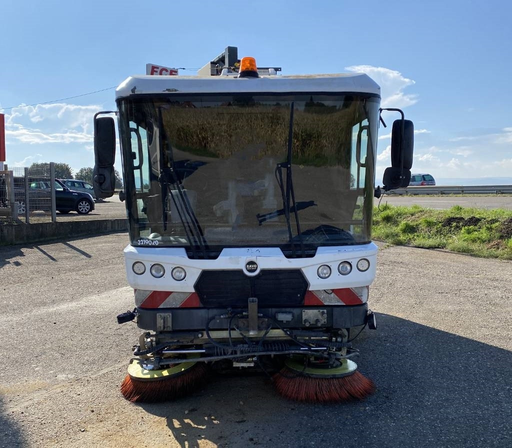 Ravo CR 540 Euro6 Certificat CE / Origine Française - Vassoura: foto 2 Ravo CR 540 Euro6 Certificat CE / Origine Française - Vassoura: foto 2