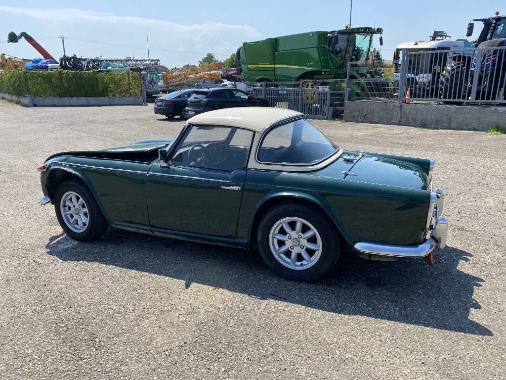 Automóvel Triumph TR4-A + Hard Top / OldTimer endommagé: foto 6