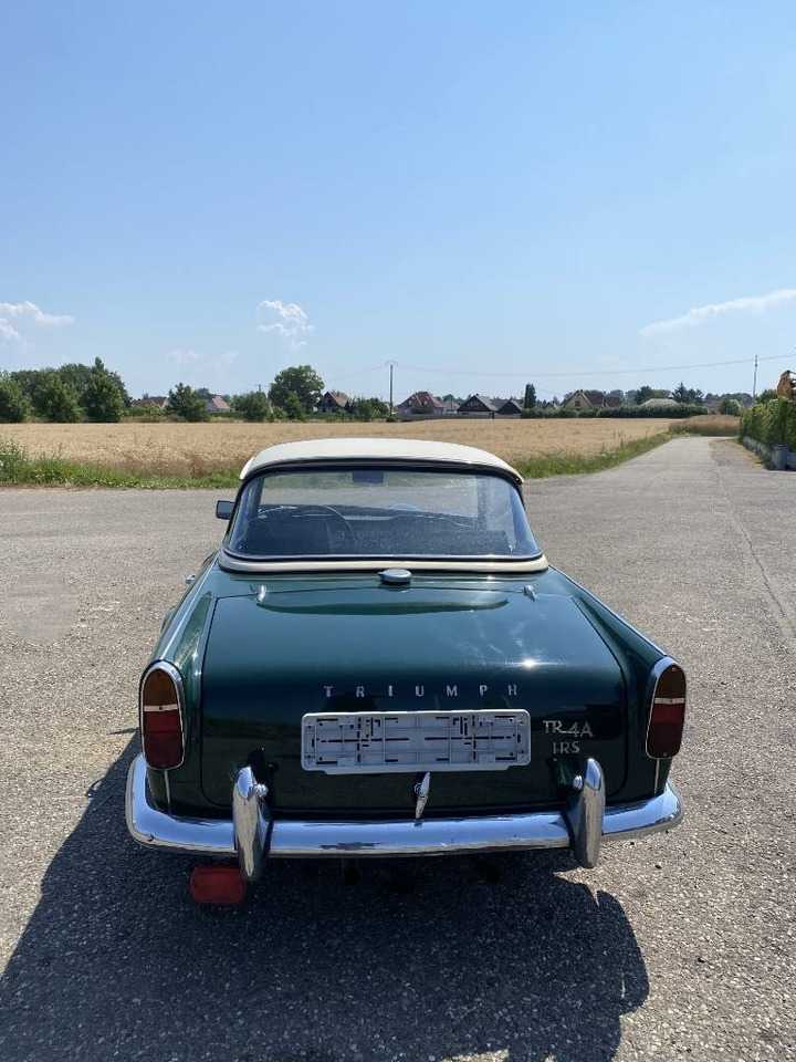 Automóvel Triumph TR4-A + Hard Top / OldTimer endommagé: foto 5