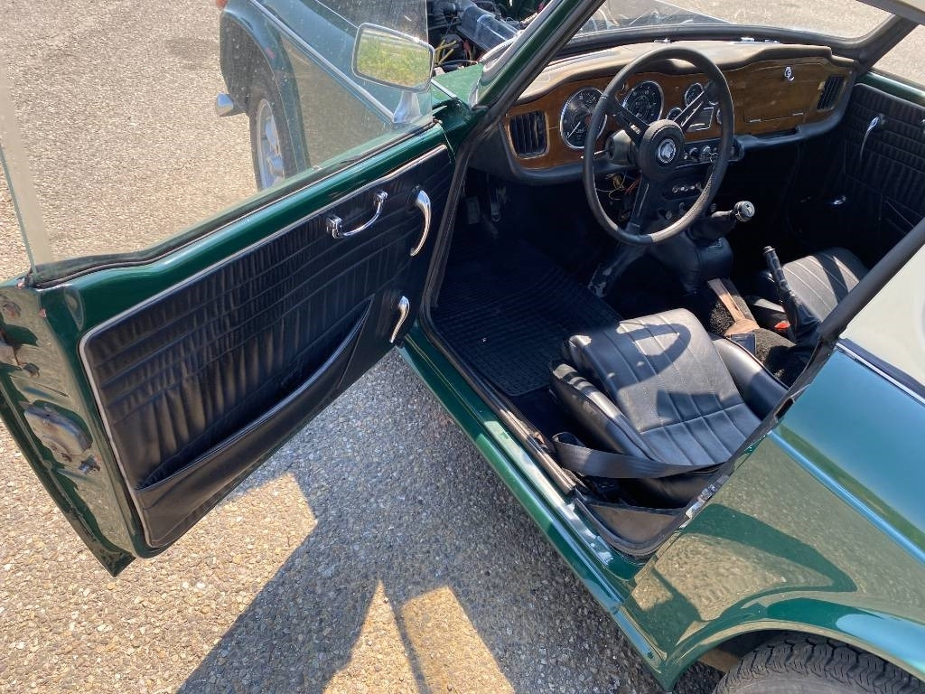 Automóvel Triumph TR4-A + Hard Top / OldTimer endommagé: foto 19