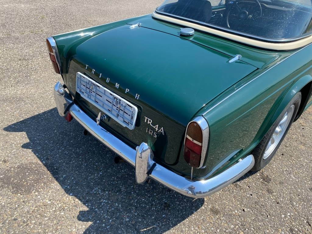 Automóvel Triumph TR4-A + Hard Top / OldTimer endommagé: foto 37