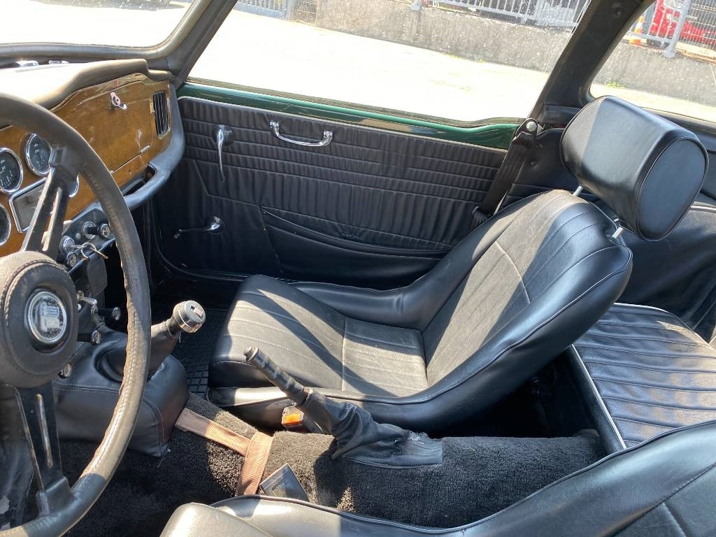 Automóvel Triumph TR4-A + Hard Top / OldTimer endommagé: foto 16
