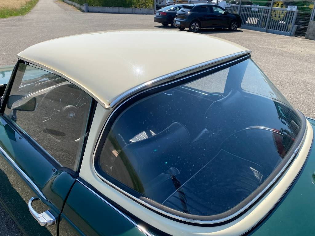 Automóvel Triumph TR4-A + Hard Top / OldTimer endommagé: foto 27