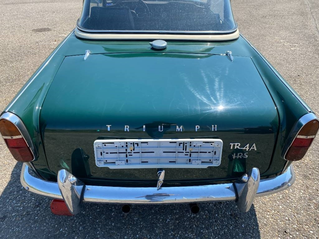 Automóvel Triumph TR4-A + Hard Top / OldTimer endommagé: foto 32
