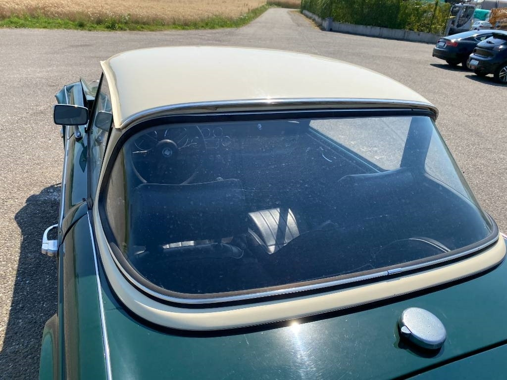Automóvel Triumph TR4-A + Hard Top / OldTimer endommagé: foto 30
