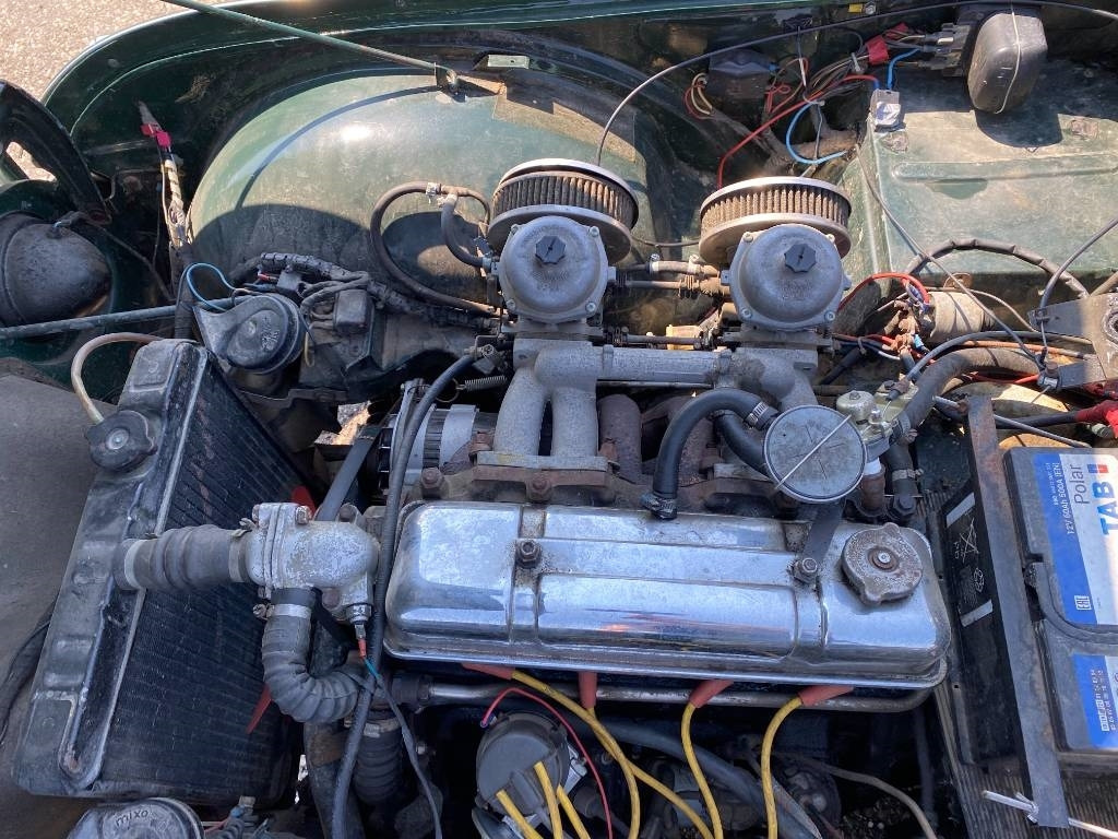 Automóvel Triumph TR4-A + Hard Top / OldTimer endommagé: foto 13