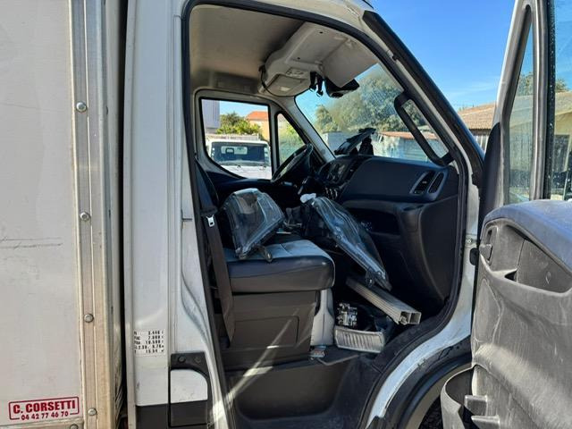 Iveco 70C180 CAISSE HAYON - Carrinha de contentor: foto 4 Iveco 70C180 CAISSE HAYON - Carrinha de contentor: foto 4