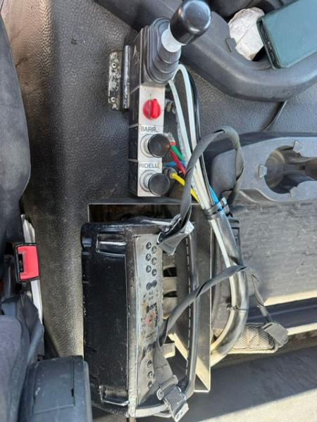 Caminhão basculante Mercedes Arocs 3243 KN: foto 6