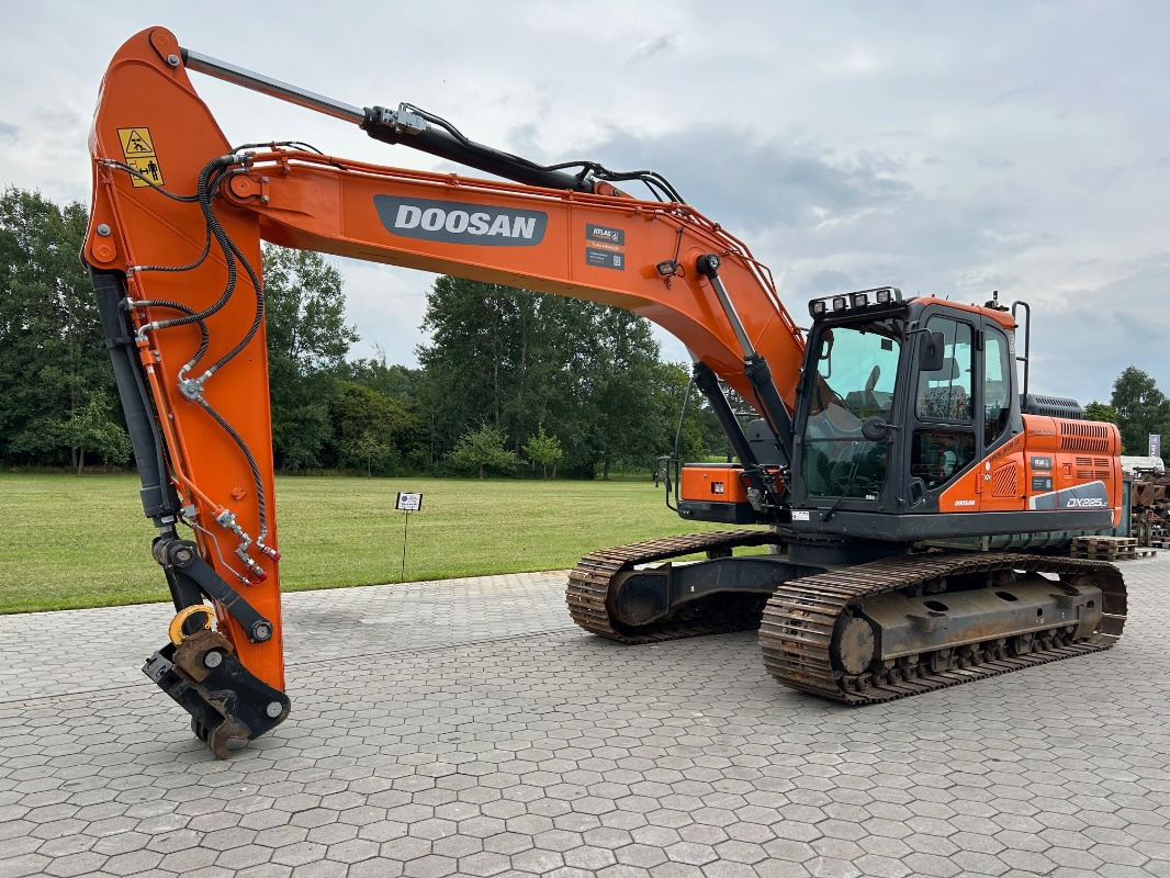 Doosan DX225LC-5 - Escavadora de rastos: foto 1 Doosan DX225LC-5 - Escavadora de rastos: foto 1