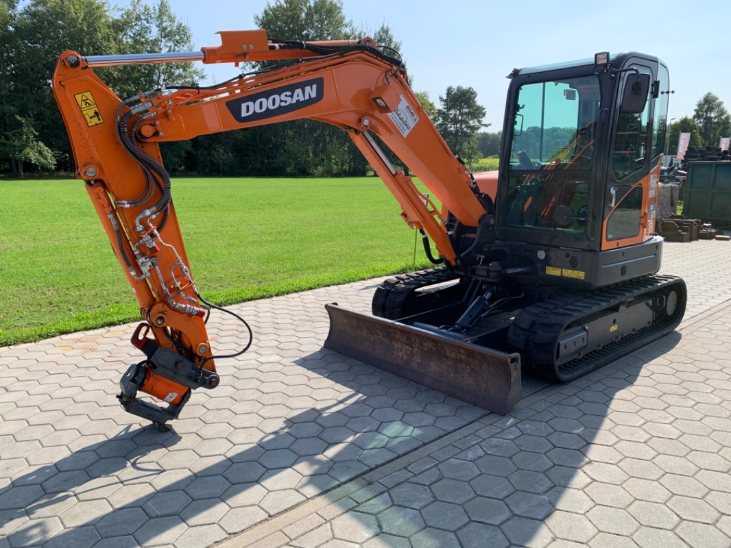 Doosan DX63-3 - Mini escavadeira: foto 1 Doosan DX63-3 - Mini escavadeira: foto 1