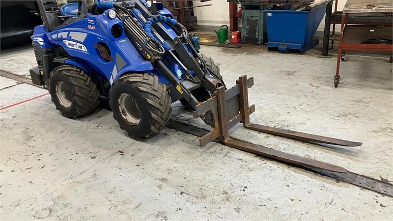 Multione 5.3 5.3 - Carregadeira articulada: foto 3 Multione 5.3 5.3 - Carregadeira articulada: foto 3