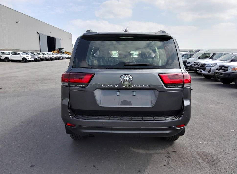 Toyota Land Cruiser 300 V6 VXR ZX 7 SEATERS / PLACES 3.5L Petrol Automatic AEOB - Automóvel: foto 4 Toyota Land Cruiser 300 V6 VXR ZX 7 SEATERS / PLACES 3.5L Petrol Automatic AEOB - Automóvel: foto 4