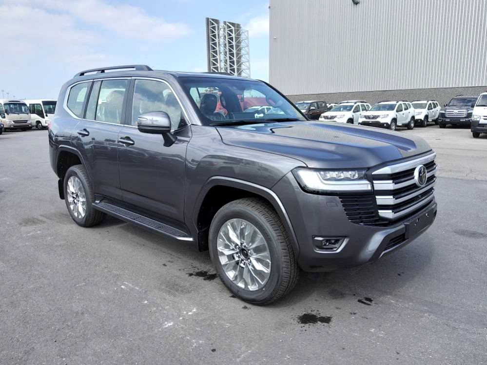 Toyota Land Cruiser 300 V6 VXR ZX 7 SEATERS / PLACES 3.5L Petrol Automatic AEOB - Automóvel: foto 3 Toyota Land Cruiser 300 V6 VXR ZX 7 SEATERS / PLACES 3.5L Petrol Automatic AEOB - Automóvel: foto 3