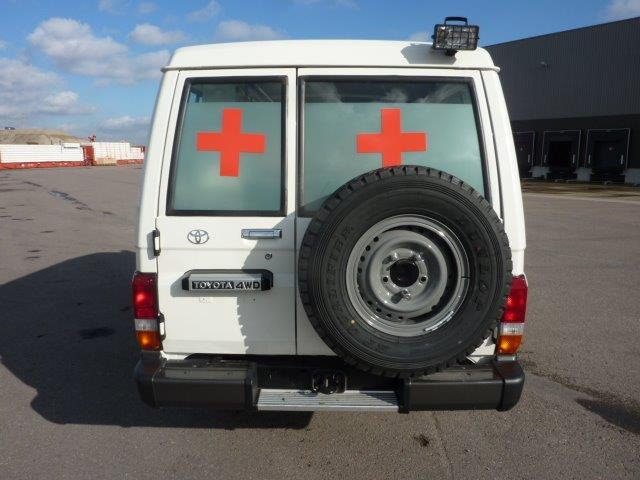 Toyota Land Cruiser 78 Metal top hzj 78 ambulance 4.2L Diesel Manual - Automóvel: foto 3 Toyota Land Cruiser 78 Metal top hzj 78 ambulance 4.2L Diesel Manual - Automóvel: foto 3