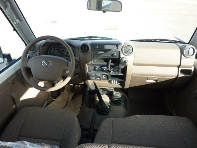 Toyota Land Cruiser 78 Metal top hzj 78 ambulance 4.2L Diesel Manual - Automóvel: foto 4 Toyota Land Cruiser 78 Metal top hzj 78 ambulance 4.2L Diesel Manual - Automóvel: foto 4