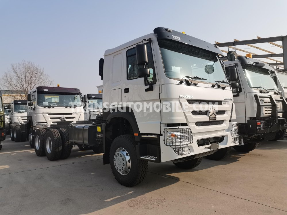 Sinotruk HOWO 6X6 ALL-WHEEL DRIVE - Tractor: foto 1 Sinotruk HOWO 6X6 ALL-WHEEL DRIVE - Tractor: foto 1