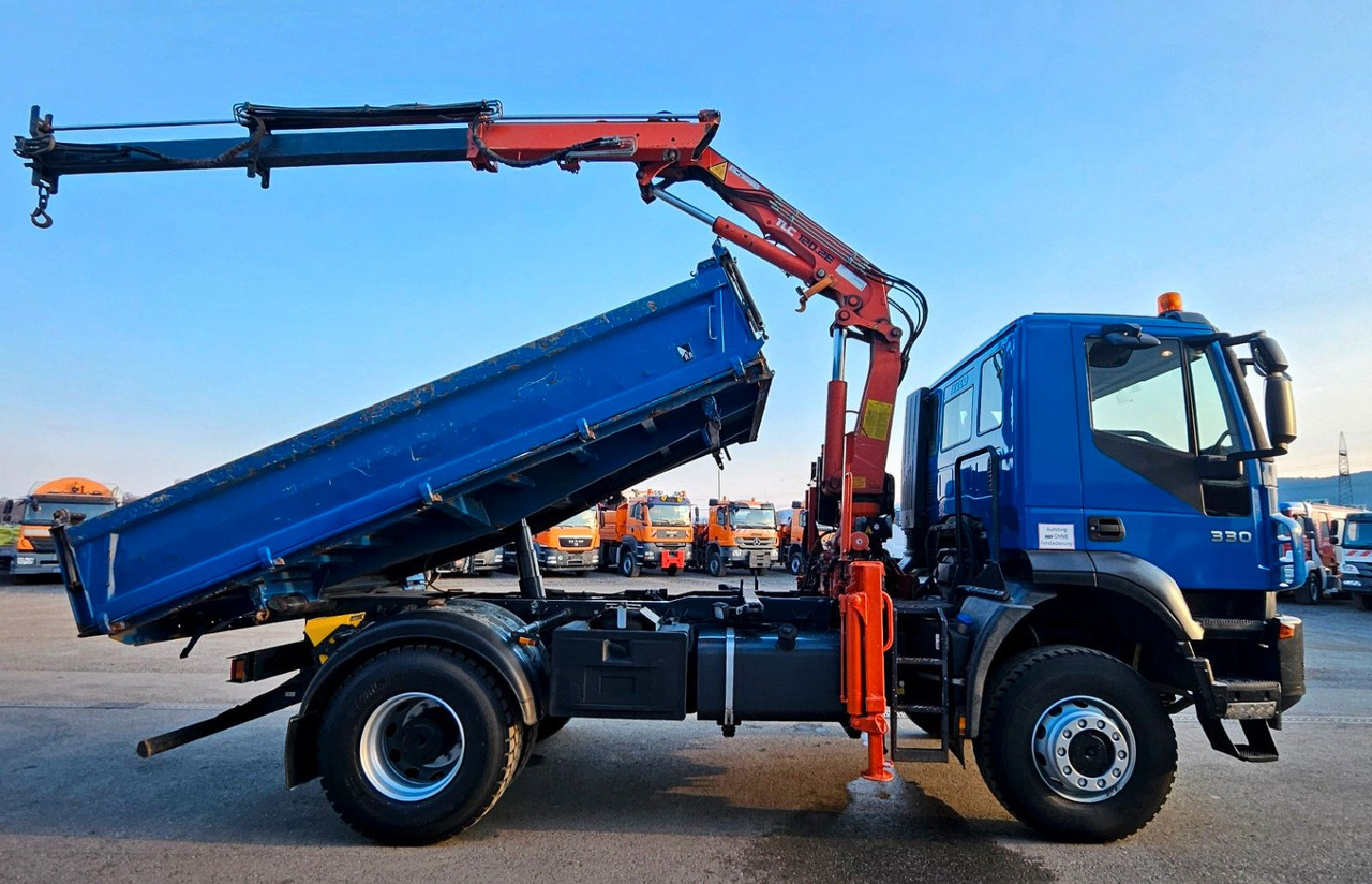 Iveco Trakker 190T33 4x4 Euro5 Kran Atlas 120.2E Funk - Caminhão basculante, Caminhão grua: foto 2 Iveco Trakker 190T33 4x4 Euro5 Kran Atlas 120.2E Funk - Caminhão basculante, Caminhão grua: foto 2