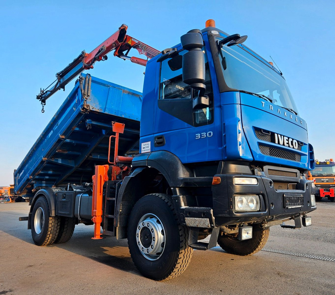 Iveco Trakker 190T33 4x4 Euro5 Kran Atlas 120.2E Funk - Caminhão basculante, Caminhão grua: foto 1 Iveco Trakker 190T33 4x4 Euro5 Kran Atlas 120.2E Funk - Caminhão basculante, Caminhão grua: foto 1