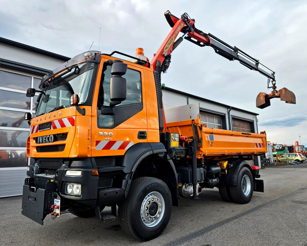 Iveco Trakker 190T33 4x4 Euro5 Kran Palfinger Funk - Caminhão basculante, Caminhão grua: foto 1 Iveco Trakker 190T33 4x4 Euro5 Kran Palfinger Funk - Caminhão basculante, Caminhão grua: foto 1