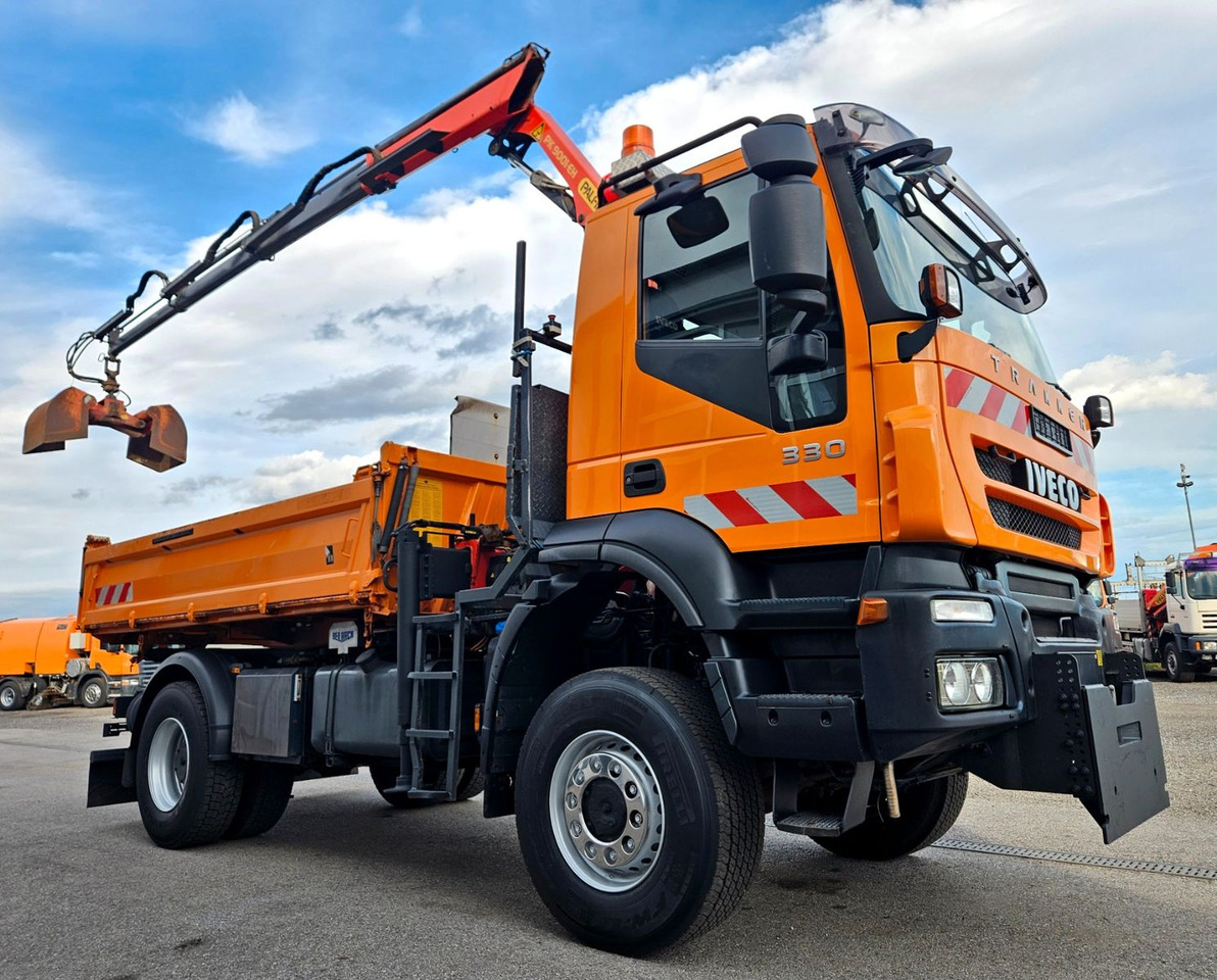 Iveco Trakker 190T33 4x4 Euro5 Kran Palfinger Funk - Caminhão basculante, Caminhão grua: foto 3 Iveco Trakker 190T33 4x4 Euro5 Kran Palfinger Funk - Caminhão basculante, Caminhão grua: foto 3