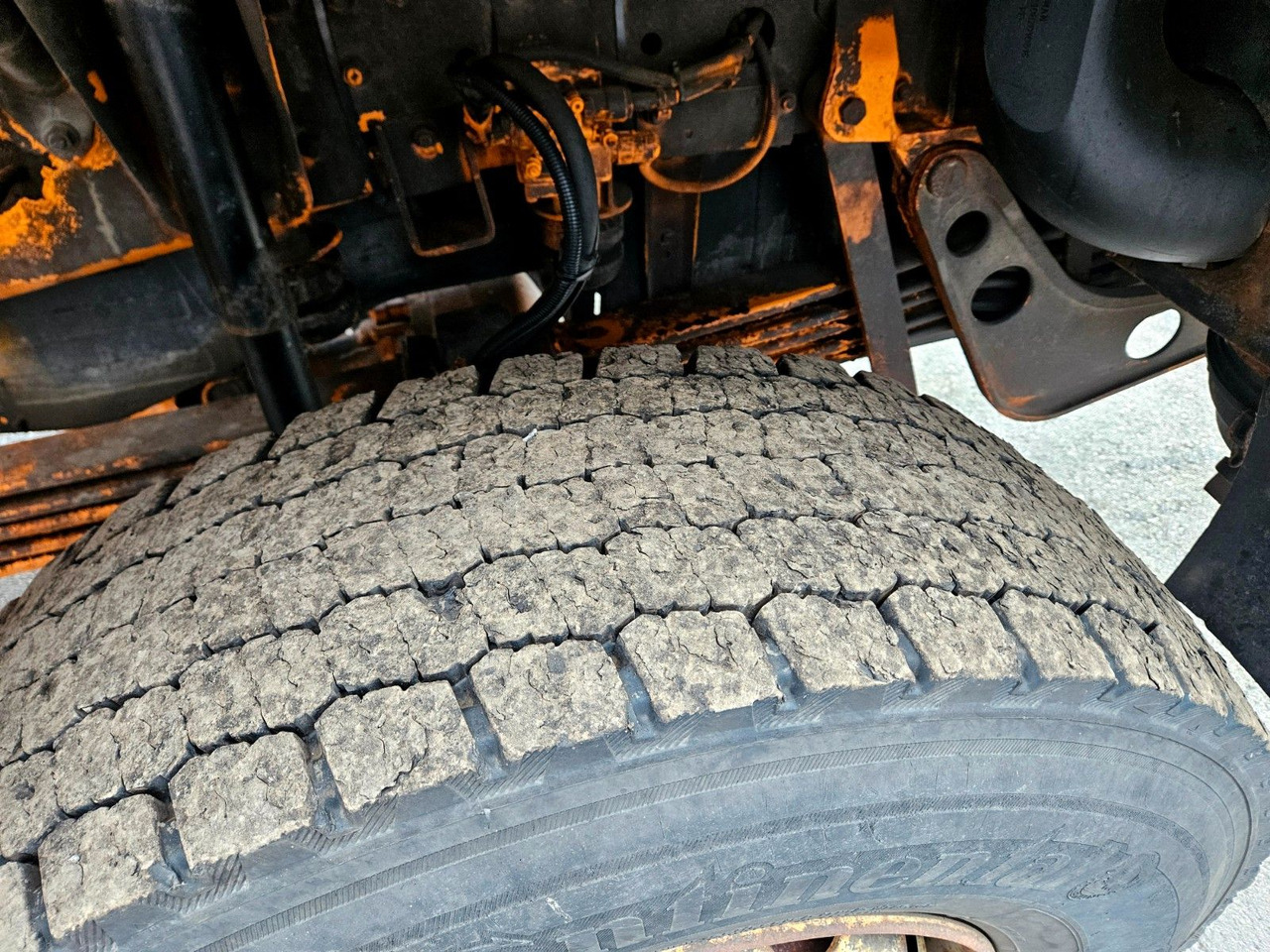 Caminhão basculante MAN FE 19.310 4x4 BL Winterdienst Band Streuer: foto 13 Caminhão basculante MAN FE 19.310 4x4 BL Winterdienst Band Streuer: foto 13