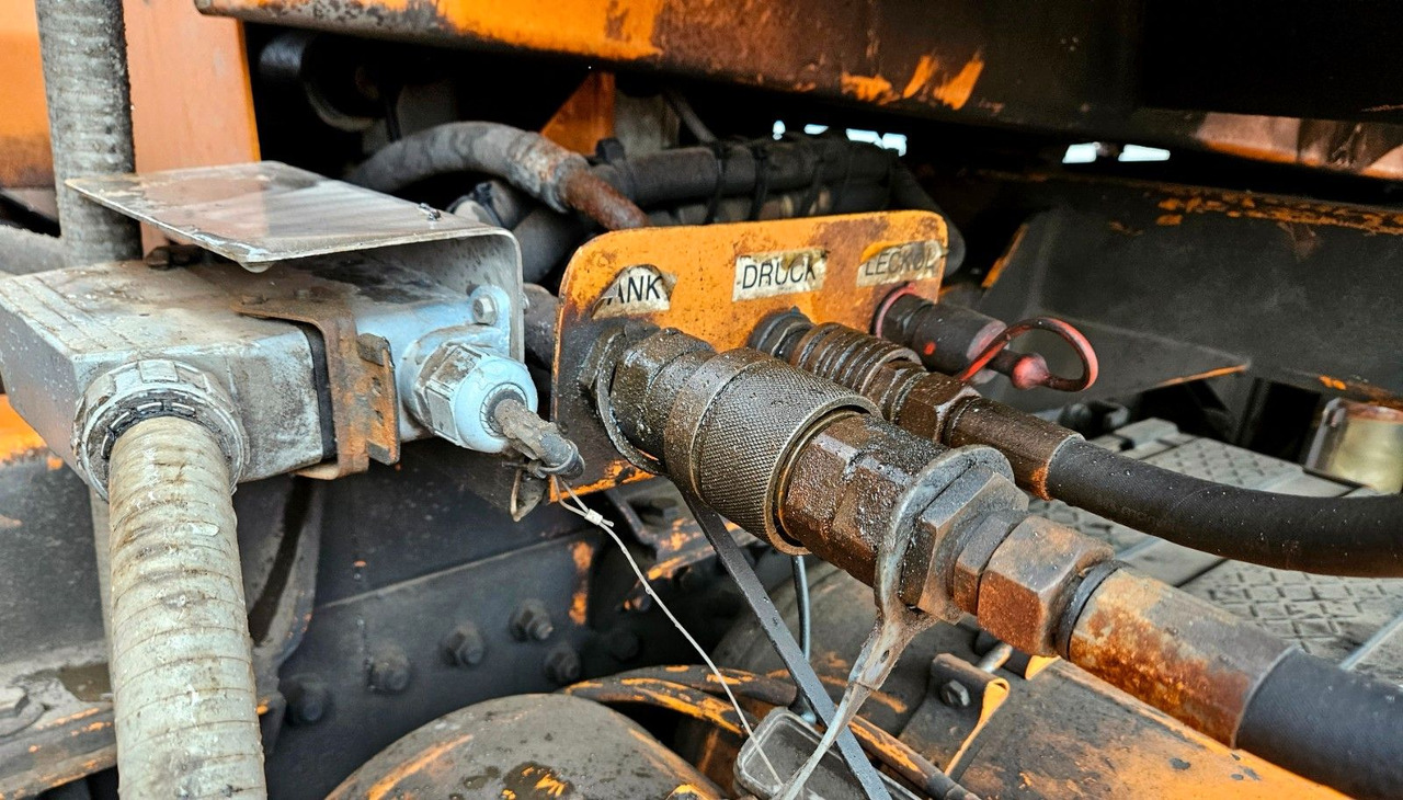 Caminhão basculante MAN FE 19.310 4x4 BL Winterdienst Band Streuer: foto 12 Caminhão basculante MAN FE 19.310 4x4 BL Winterdienst Band Streuer: foto 12