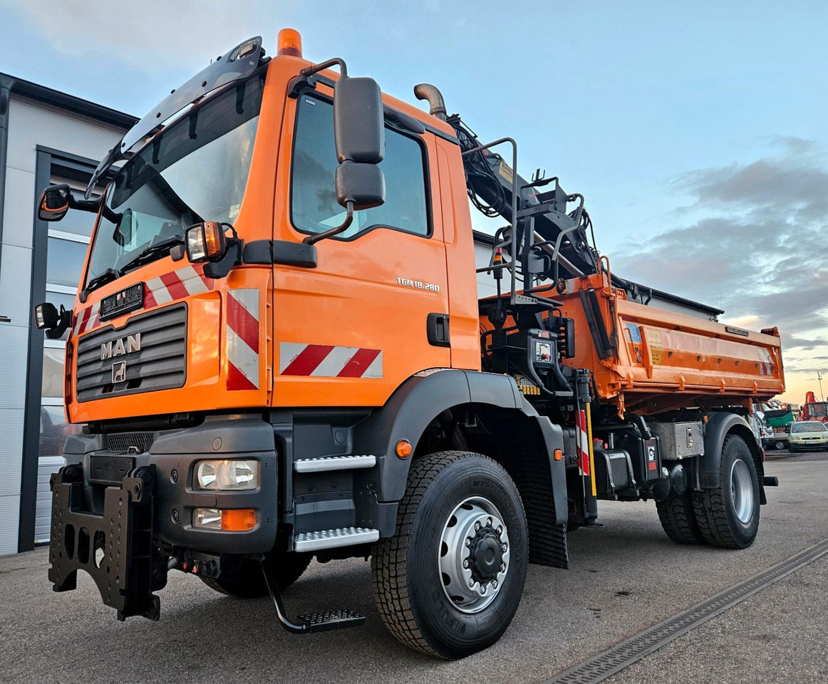 MAN TGM 18.280 4x4 HIAB 111-3 Funk Kran Winterdienst - Caminhão basculante, Caminhão grua: foto 4 MAN TGM 18.280 4x4 HIAB 111-3 Funk Kran Winterdienst - Caminhão basculante, Caminhão grua: foto 4