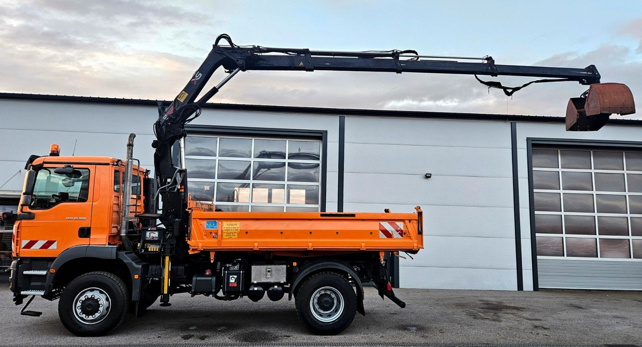 MAN TGM 18.280 4x4 HIAB 111-3 Funk Kran Winterdienst - Caminhão basculante, Caminhão grua: foto 2 MAN TGM 18.280 4x4 HIAB 111-3 Funk Kran Winterdienst - Caminhão basculante, Caminhão grua: foto 2