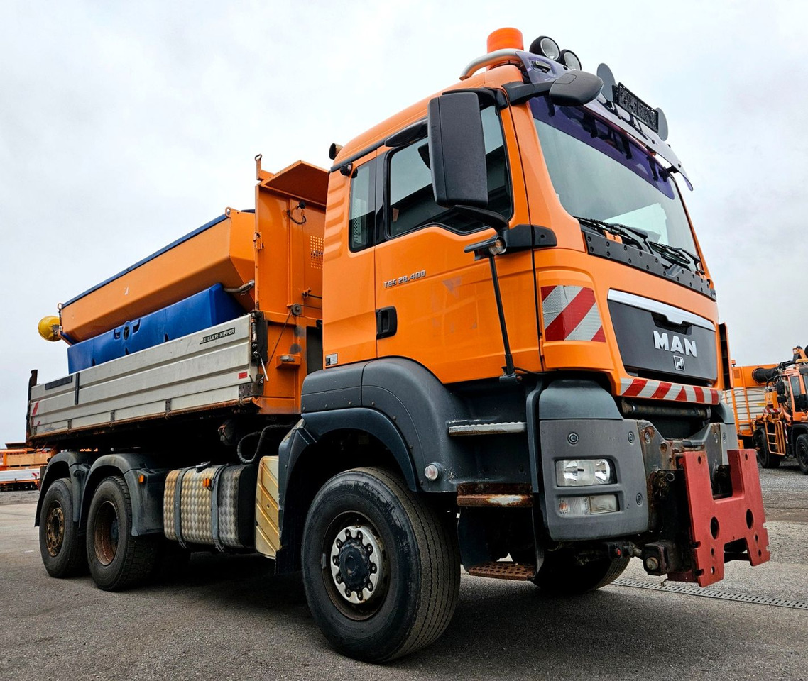 MAN TGS 28.400 6x4-4 BL Winterdienst Schmidt Euro5 - Caminhão basculante: foto 1 MAN TGS 28.400 6x4-4 BL Winterdienst Schmidt Euro5 - Caminhão basculante: foto 1