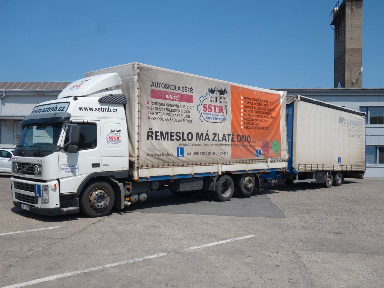Volvo FM 380 6x2 + Panav Anhänger - Caminhão com lona: foto 2 Volvo FM 380 6x2 + Panav Anhänger - Caminhão com lona: foto 2