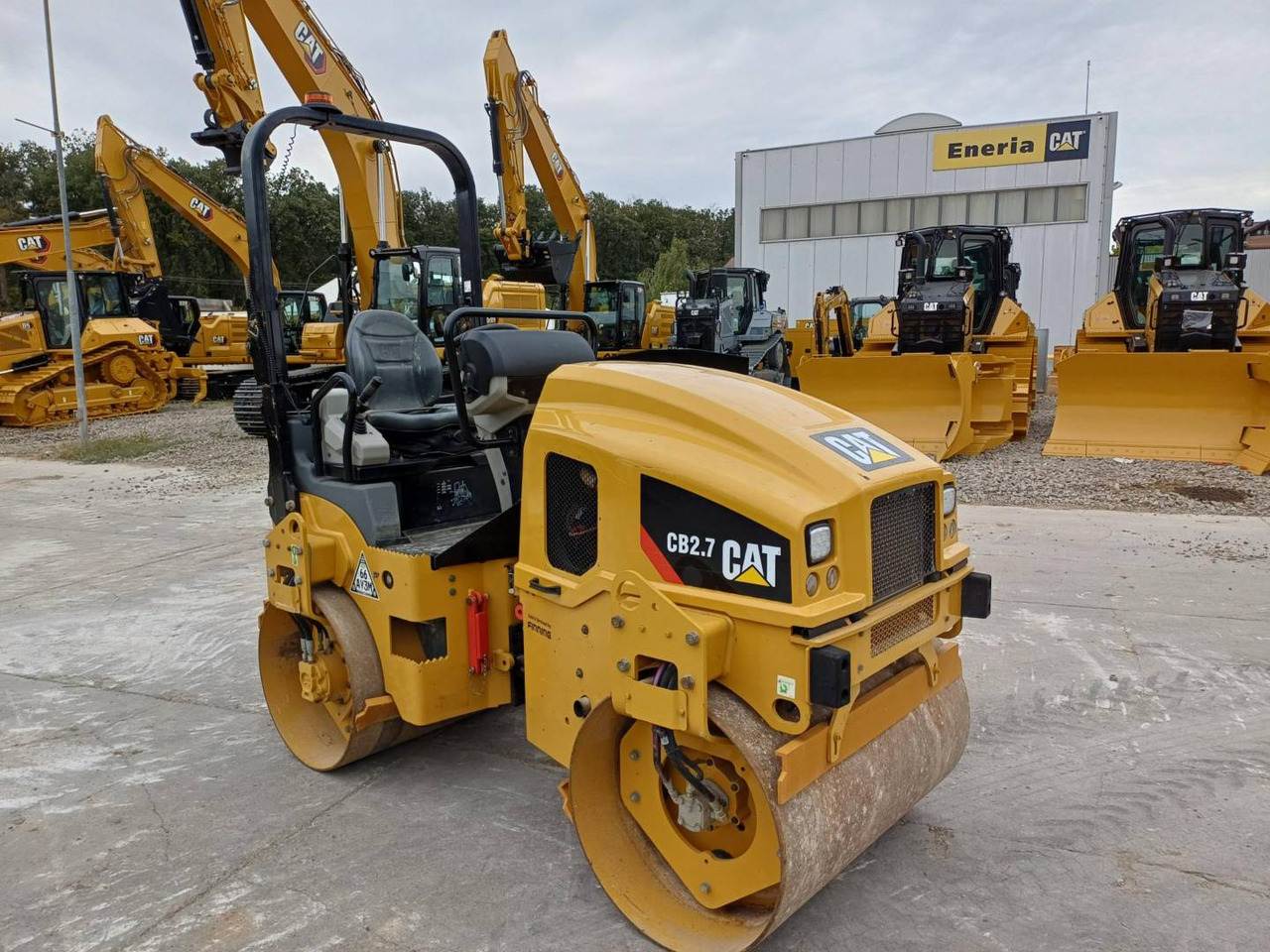 CAT CB2.7LRC - Compactador de asfalto: foto 2 CAT CB2.7LRC - Compactador de asfalto: foto 2