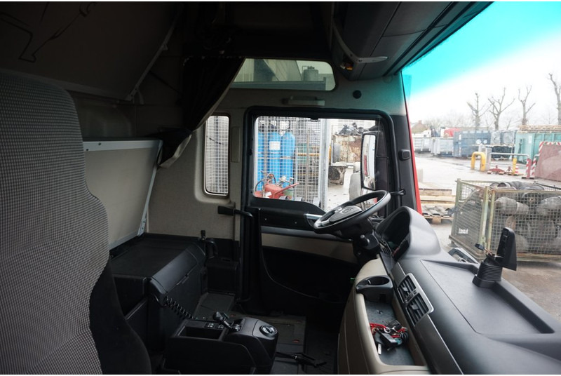 MAN F99L41 TGX XXL EURO6 81.60000-7925 - Cabine e interior de Caminhão: foto 5 MAN F99L41 TGX XXL EURO6 81.60000-7925 - Cabine e interior de Caminhão: foto 5