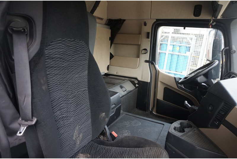 Cabine e interior de Caminhão Mercedes-Benz ACTROS MP4 L-CLSSP L2.3 TUNNEL 170: foto 6