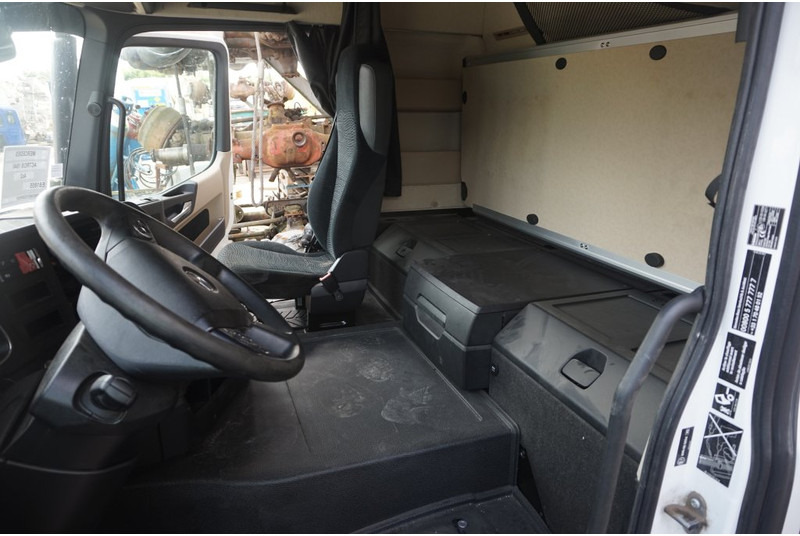 Cabine e interior de Caminhão Mercedes-Benz ACTROS MP4 L-CLSSP L2.3 TUNNEL 170: foto 8