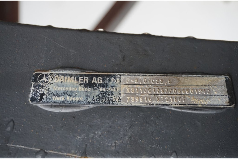 Mercedes-Benz F-8/C22.5 - Eixo dianteiro de Caminhão: foto 2 Mercedes-Benz F-8/C22.5 - Eixo dianteiro de Caminhão: foto 2