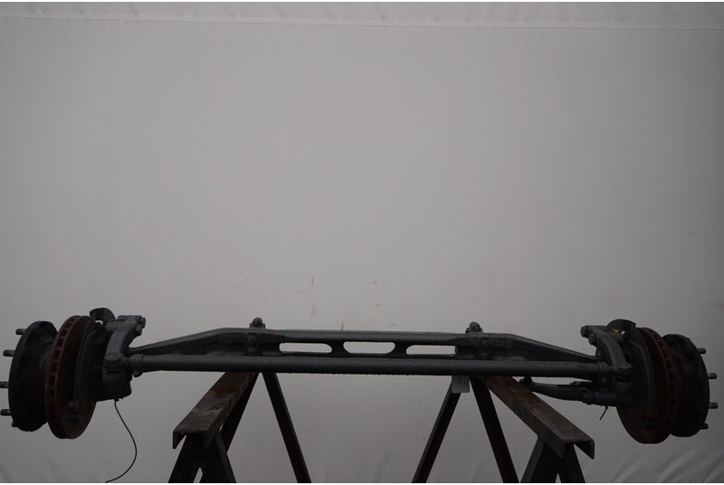 Mercedes-Benz F-8/C22.5 - Eixo dianteiro de Caminhão: foto 1 Mercedes-Benz F-8/C22.5 - Eixo dianteiro de Caminhão: foto 1